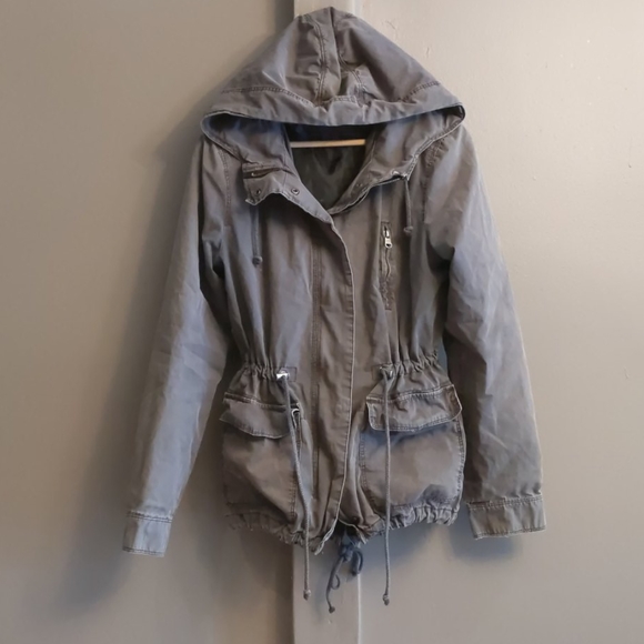 H&M Jackets & Blazers - 🌟2 for $20🌟Gre army jacket with drawstring waist